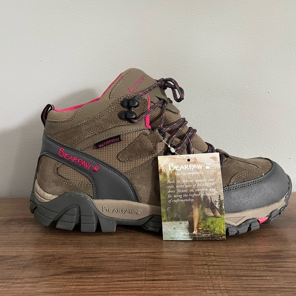 NEW Bearpaw women’s hiking winter boots, size 12. Pink, waterproof, snow boots